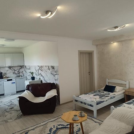 Matija Airport Apartment Mitrovici  Exteriér fotografie