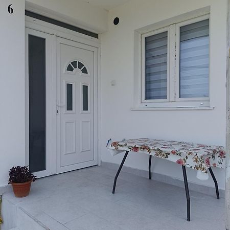 Matija Airport Apartment Mitrovici  Exteriér fotografie
