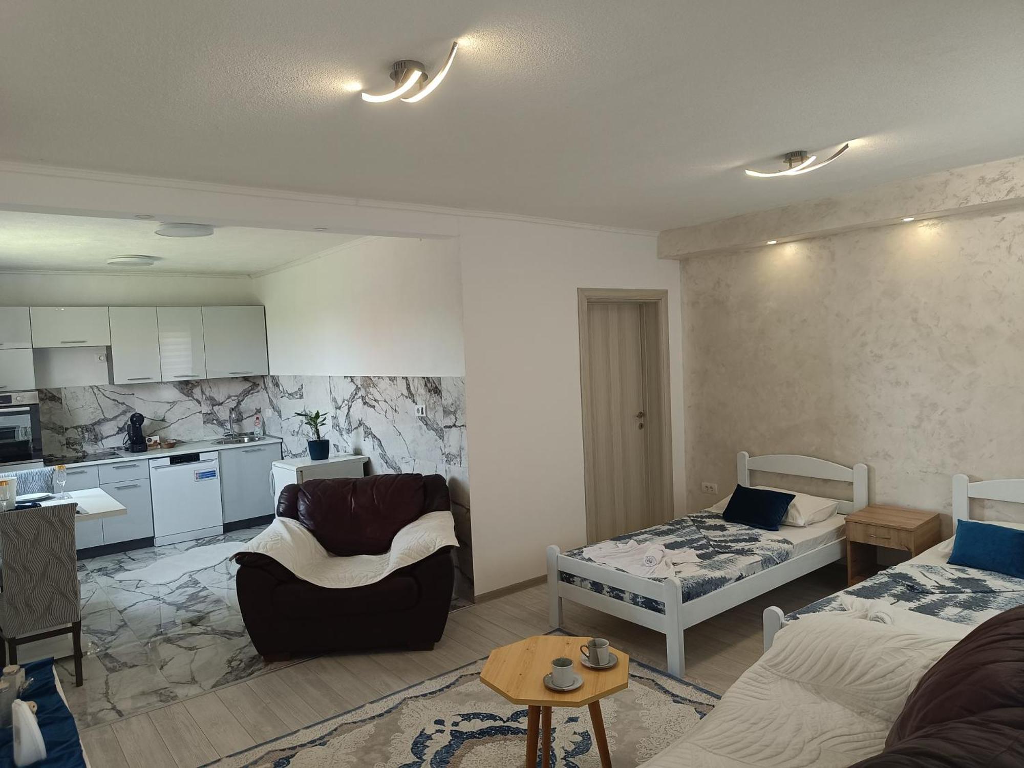 Matija Airport Apartment Mitrovici  Exteriér fotografie