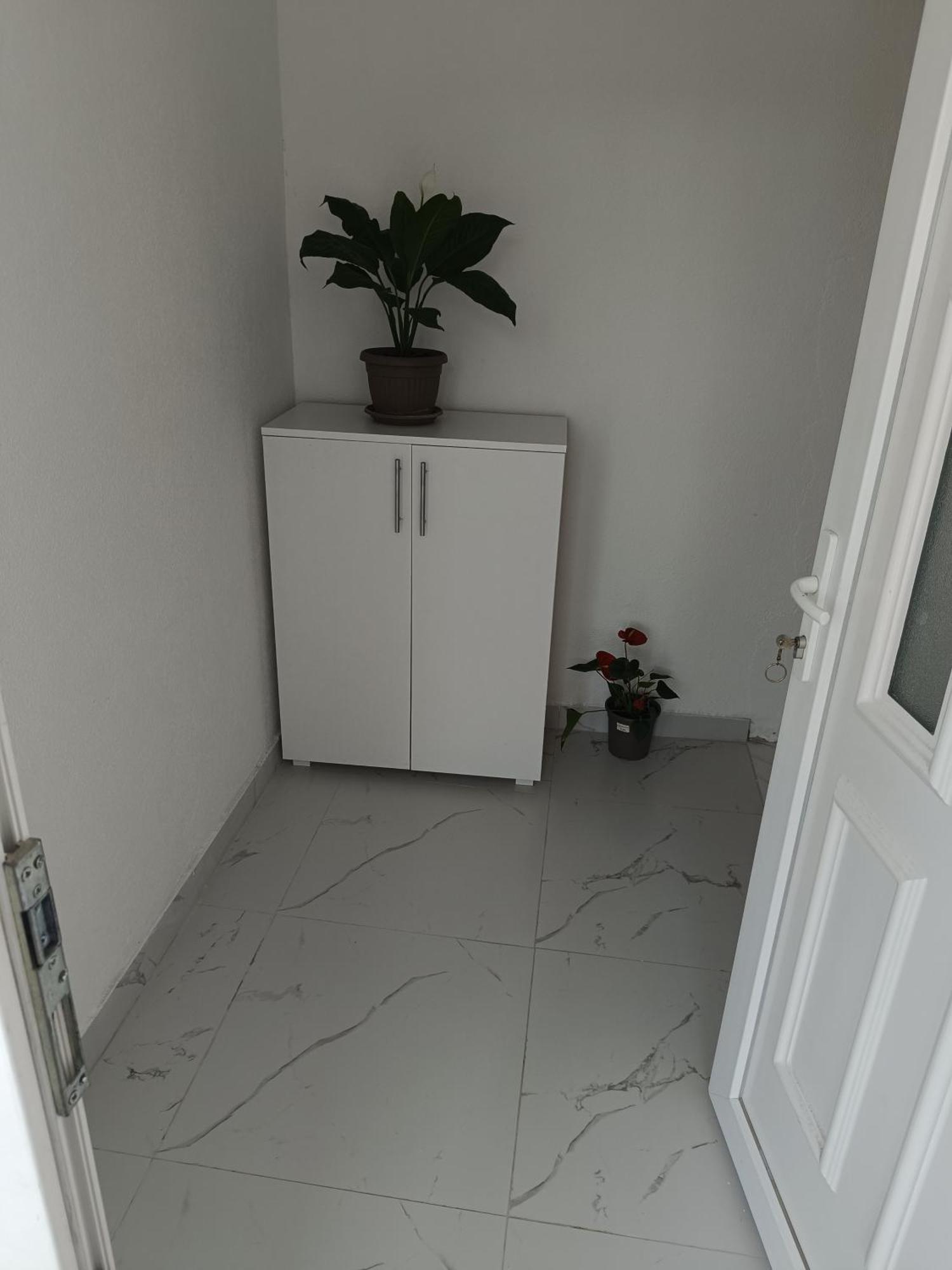Matija Airport Apartment Mitrovici  Exteriér fotografie