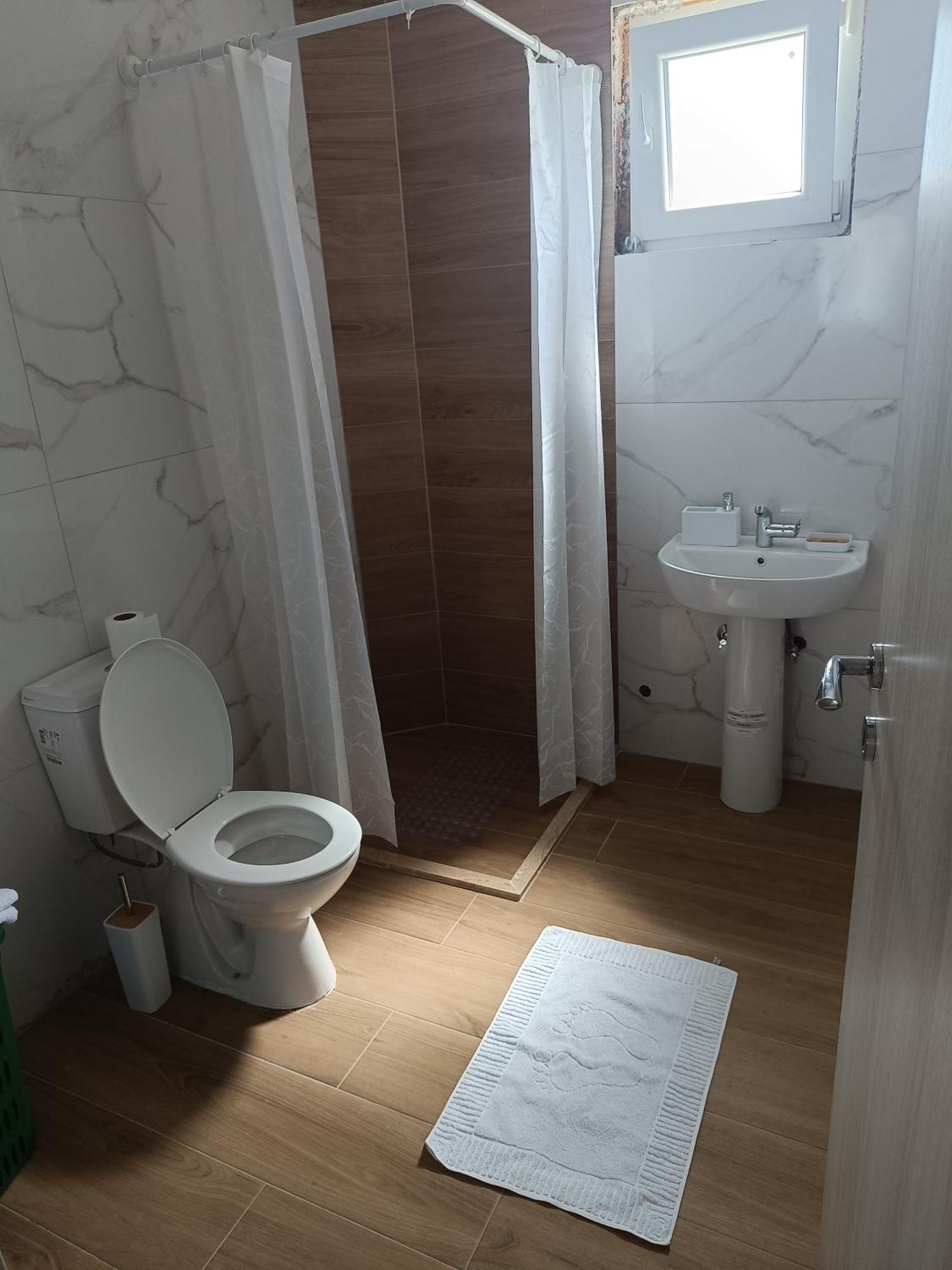 Matija Airport Apartment Mitrovici  Exteriér fotografie
