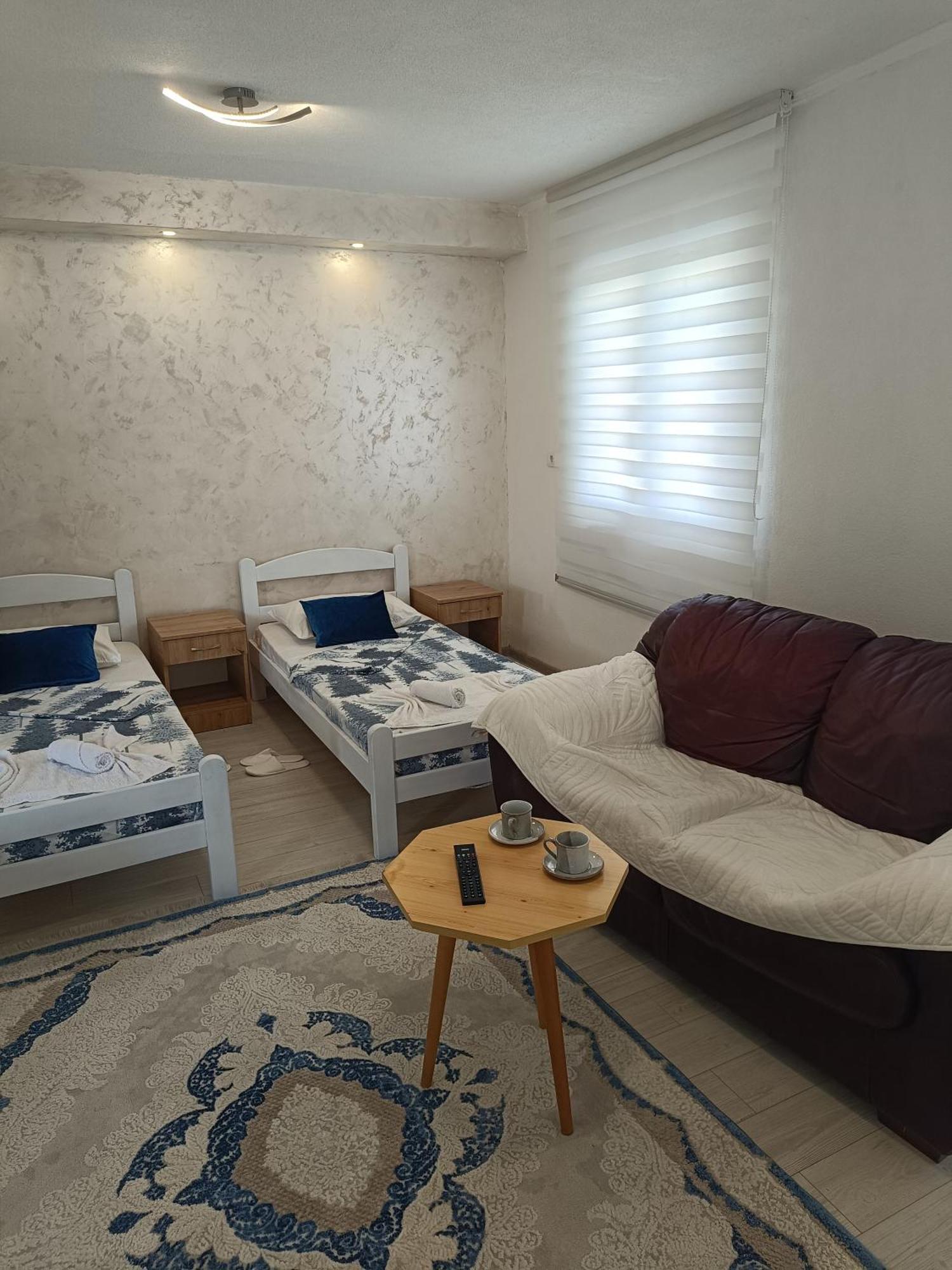 Matija Airport Apartment Mitrovici  Exteriér fotografie